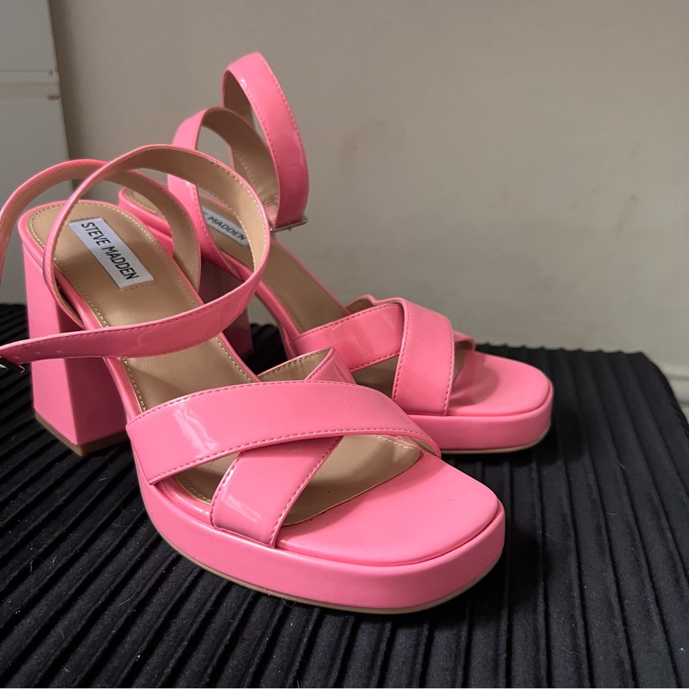 SM PINK PLATFORM HEELS 💗